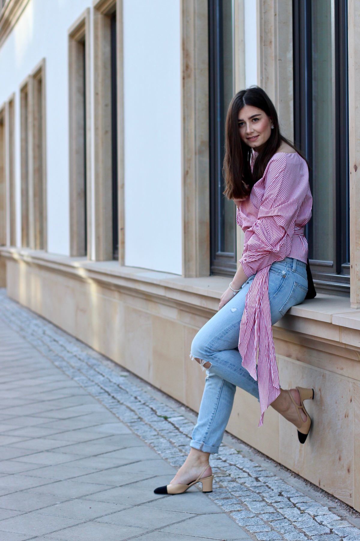 Chanel Slingbacks, Céline Trio Bag, Levis 501, Zara Bluse, Streetstyle